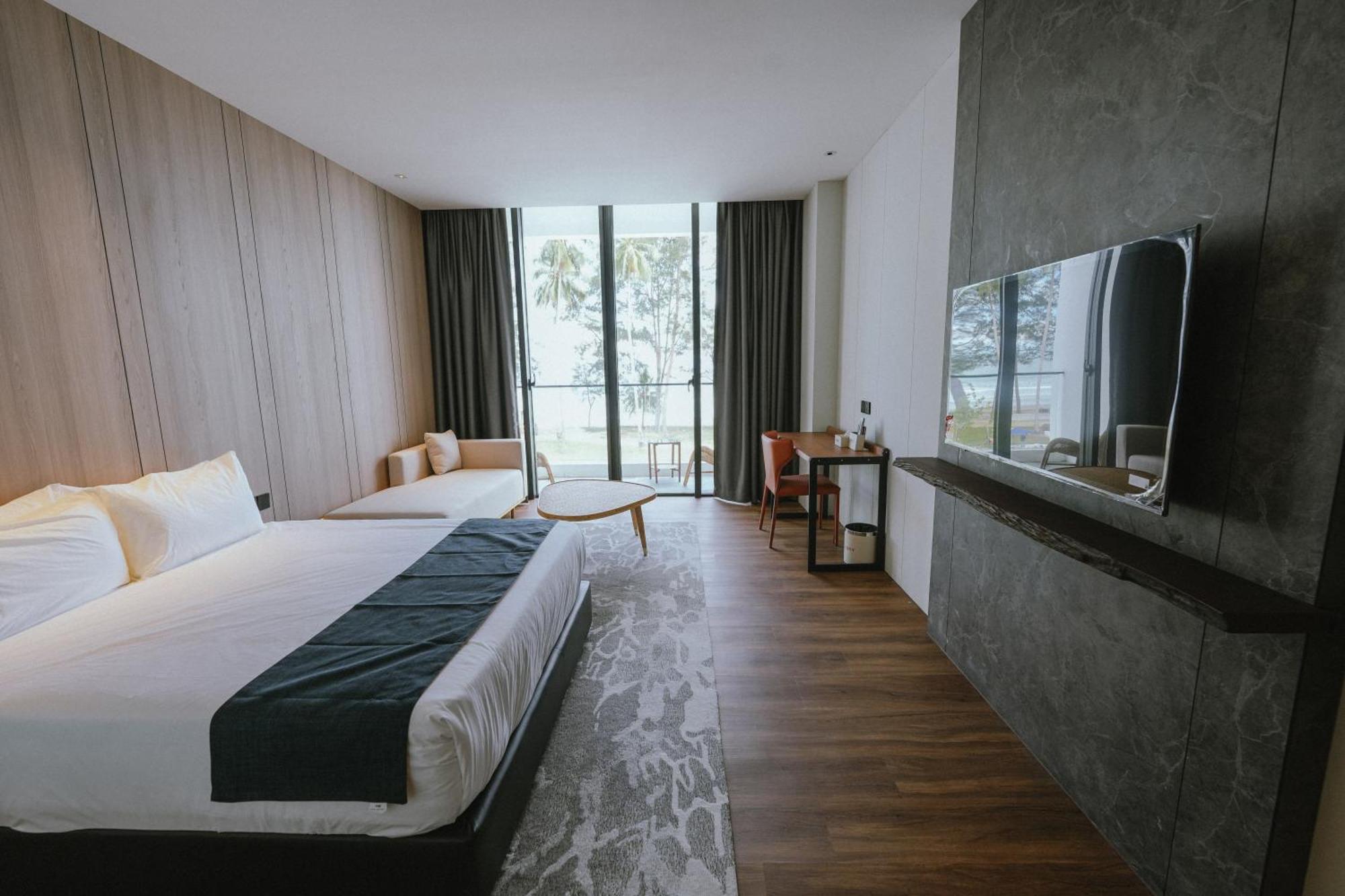Roxy Beach Resort Sematan Екстериор снимка