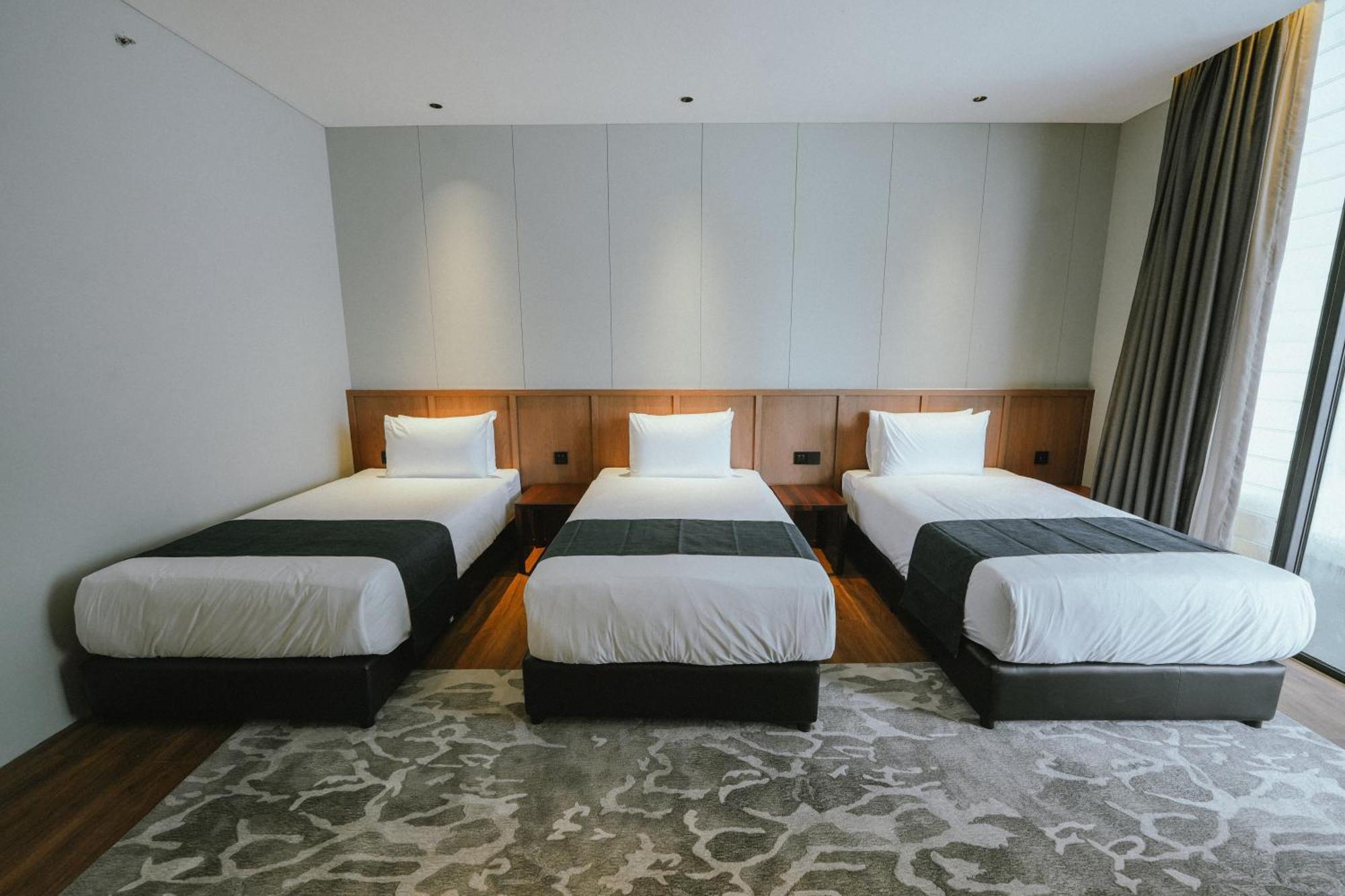 Roxy Beach Resort Sematan Екстериор снимка