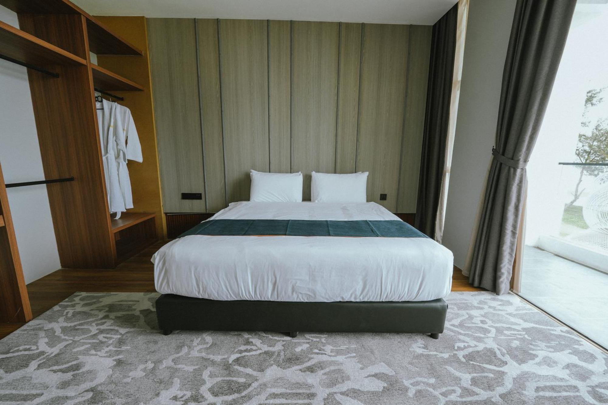 Roxy Beach Resort Sematan Екстериор снимка