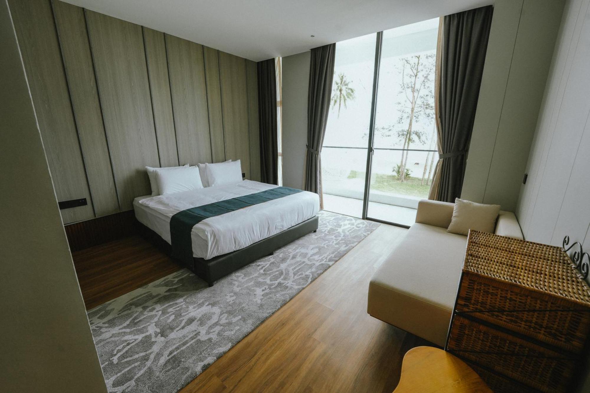 Roxy Beach Resort Sematan Екстериор снимка
