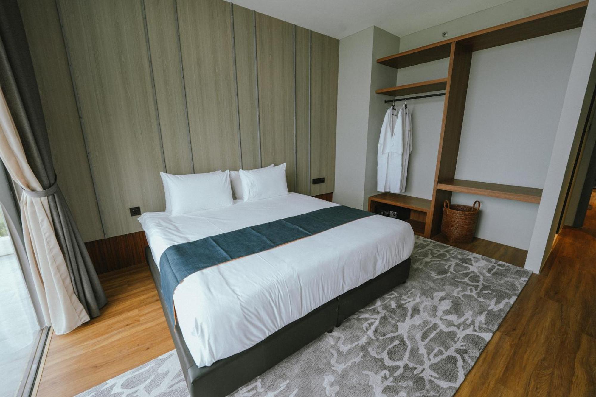 Roxy Beach Resort Sematan Екстериор снимка