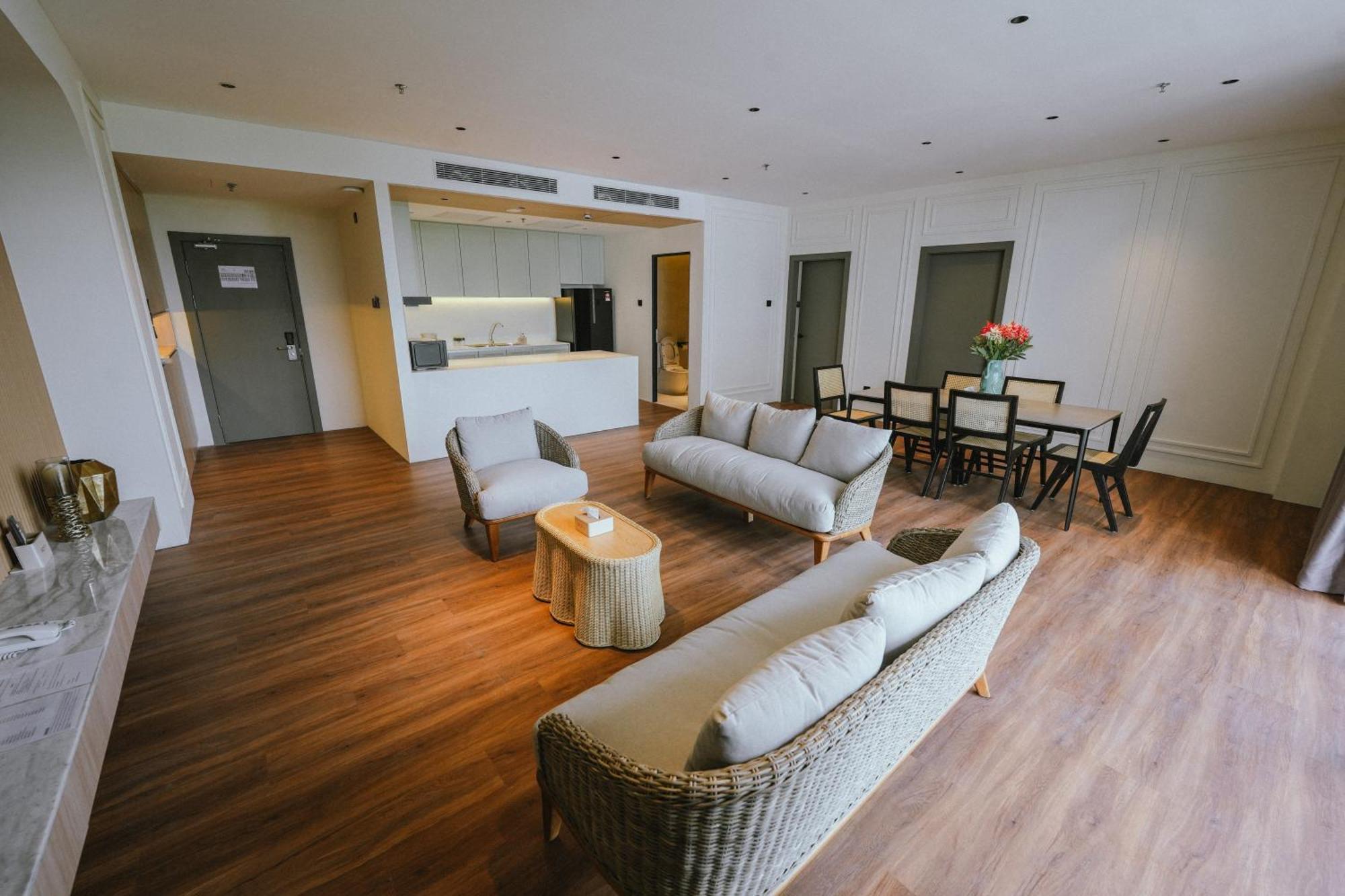 Roxy Beach Resort Sematan Екстериор снимка