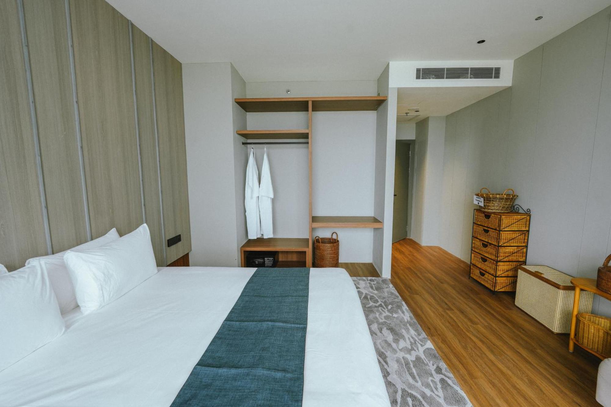 Roxy Beach Resort Sematan Екстериор снимка