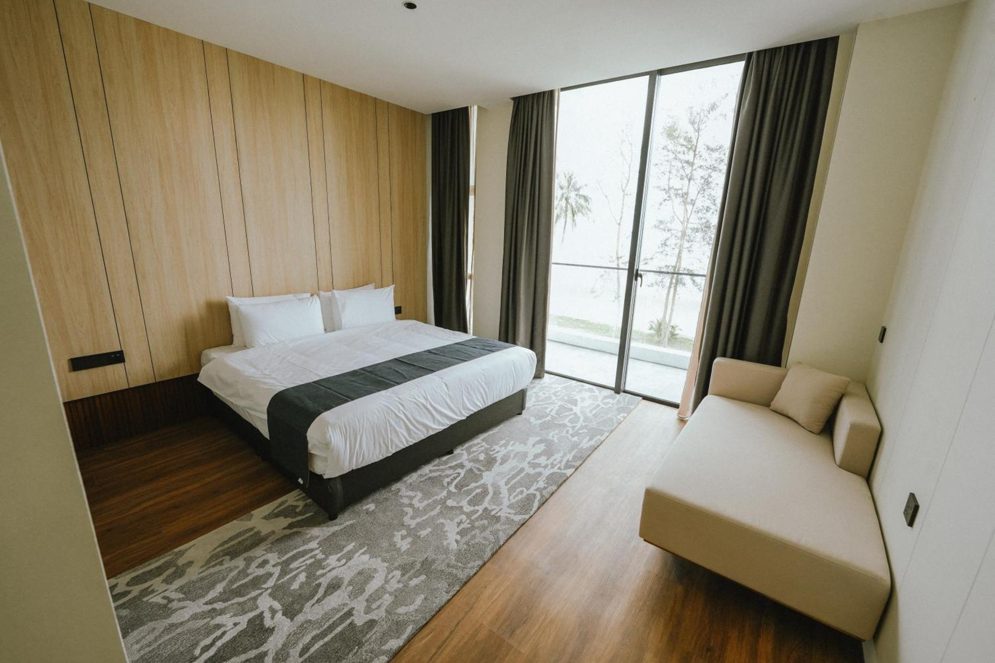 Roxy Beach Resort Sematan Екстериор снимка