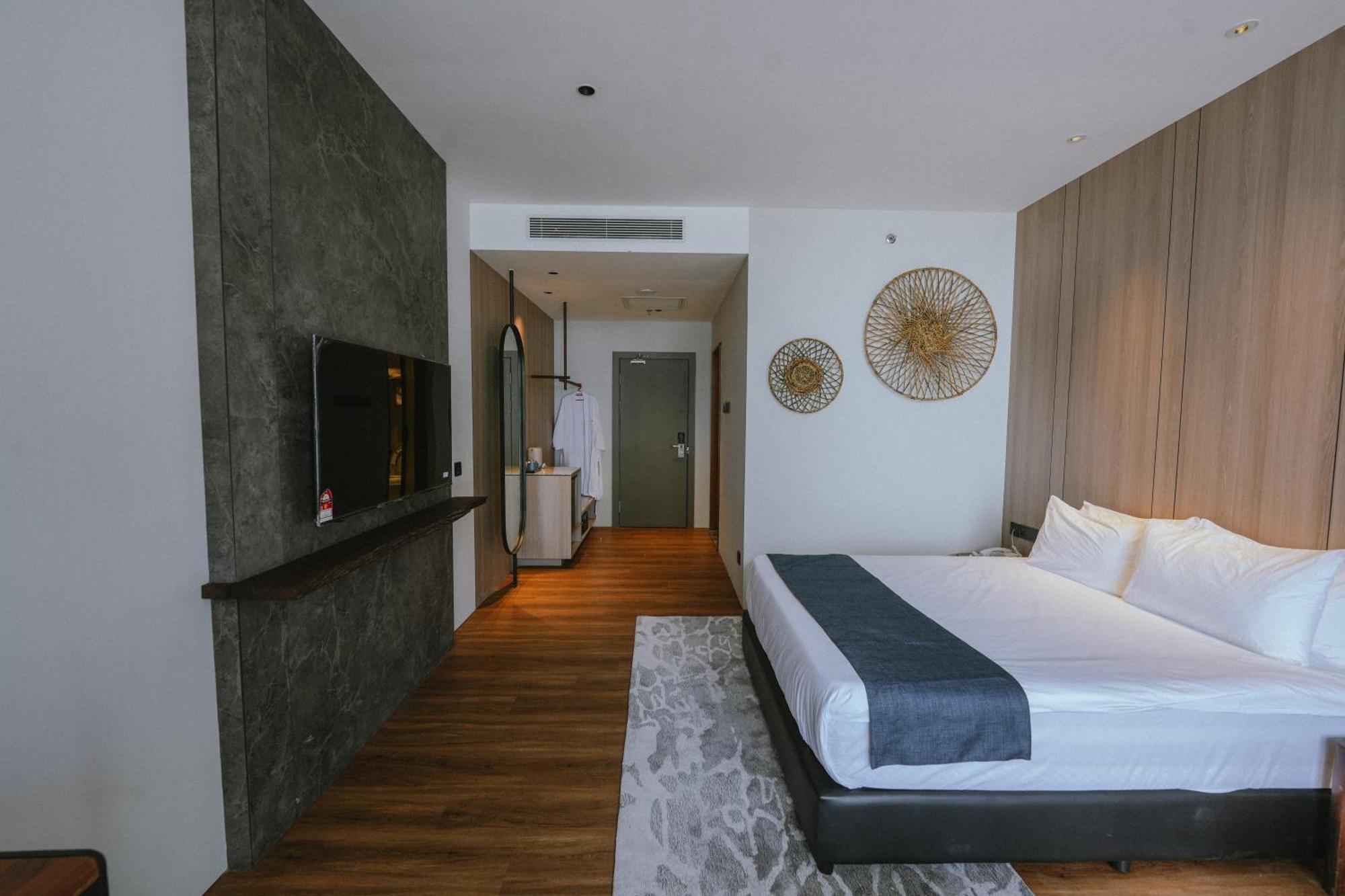 Roxy Beach Resort Sematan Екстериор снимка