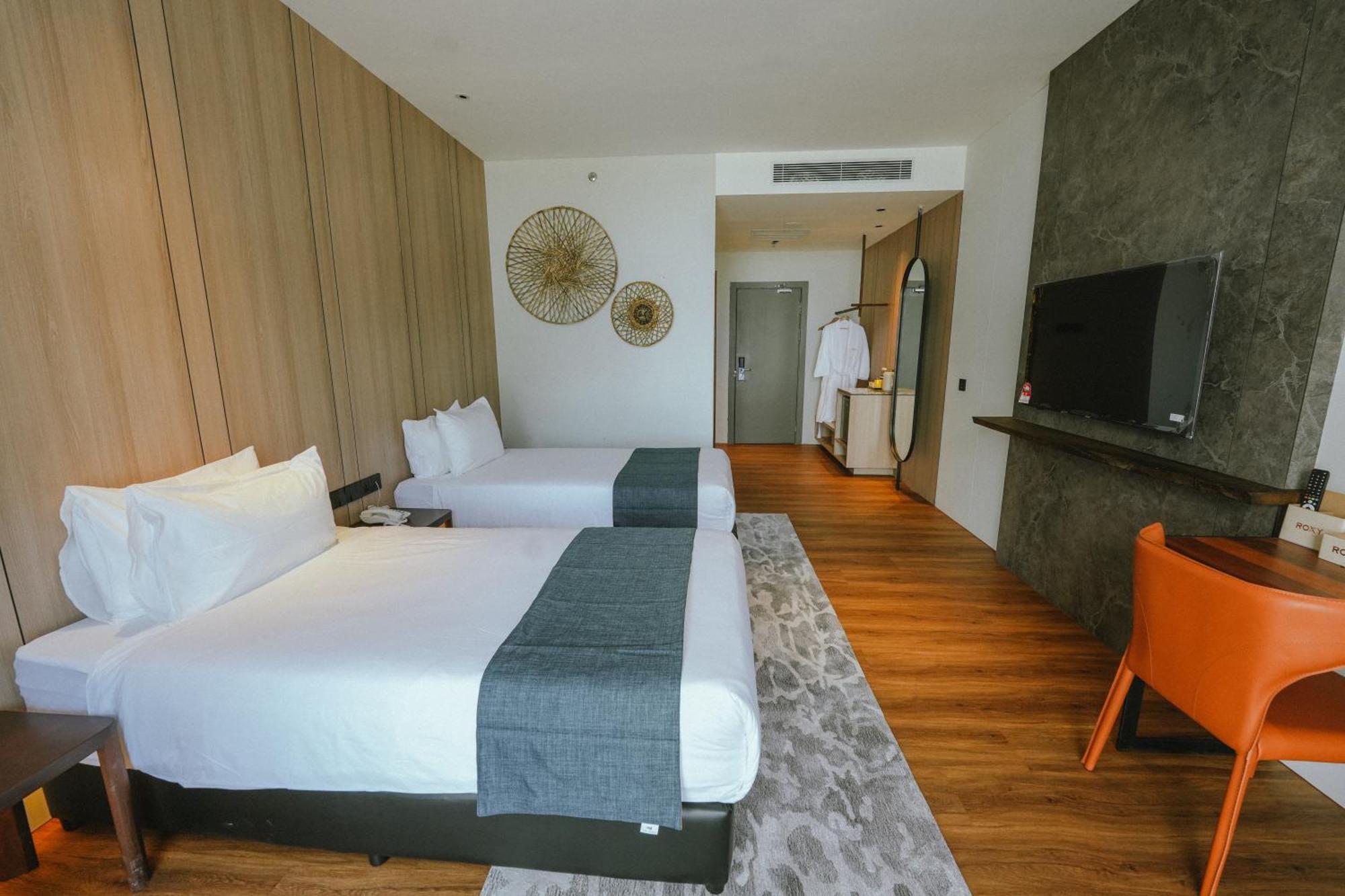 Roxy Beach Resort Sematan Екстериор снимка